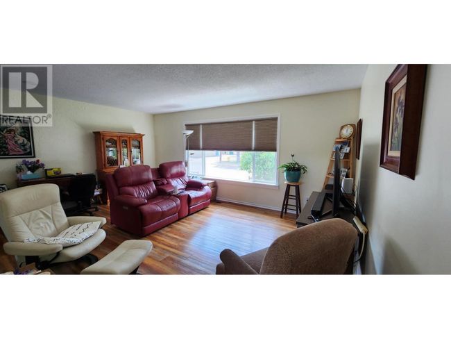 1989 Glencaird St, Home with 3 bedrooms, 1 bathrooms and 1 parking in Lumby BC | Image 8
