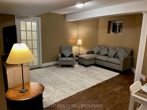 8084 Windsong Dr, Niagara Falls, ON, L2H3M4 | Card Image