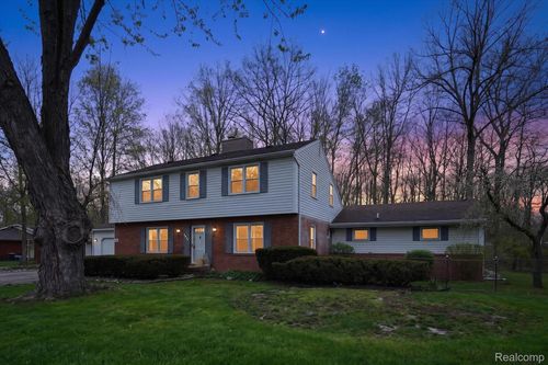 6225 Sierra Pass, Flint, MI, 48532-2137 | Card Image