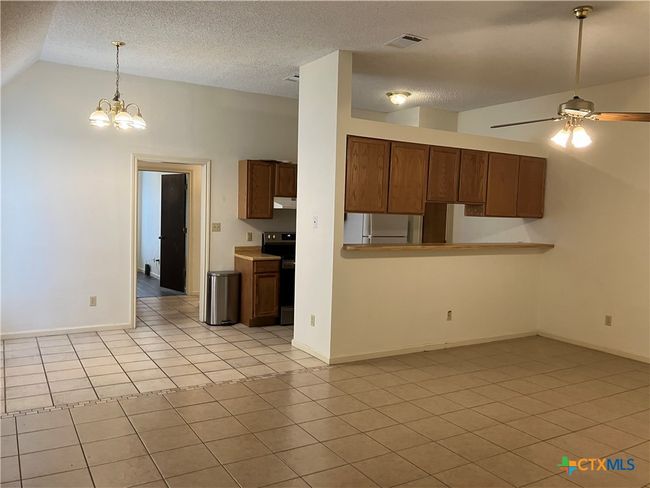 Living room looking towards kitchen/hall | Image 4