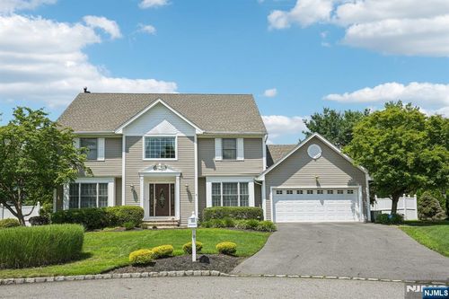 9 Gates Pl, Wayne, NJ, 07470-3217 | Card Image