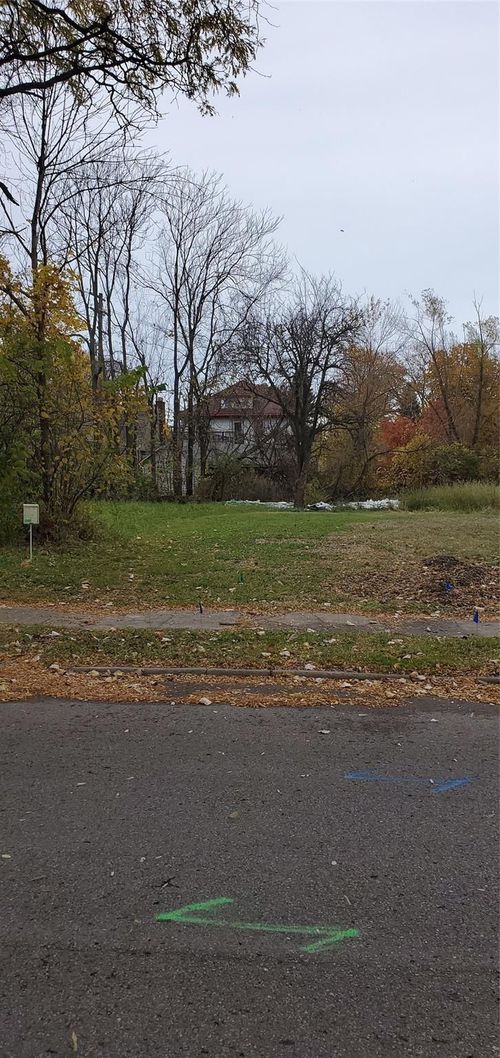 908 Manistique St, Detroit, MI, 48215-2976 | Card Image