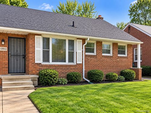 13913 Chatham St, Detroit, MI, 48223-2551 | Card Image