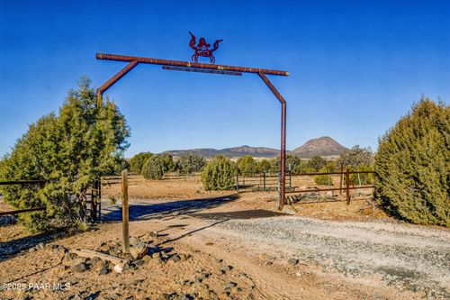 10777 W Raging Crab Rd, Ash Fork, AZ, 86320 | Card Image