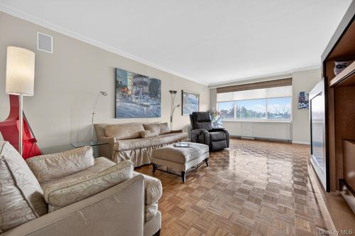 601-100 Hilton Ave, Hempstead, NY, 11550-2129 | Card Image