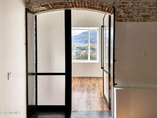 402-520 State Rd, North Adams, MA, 01247-3092 | Card Image