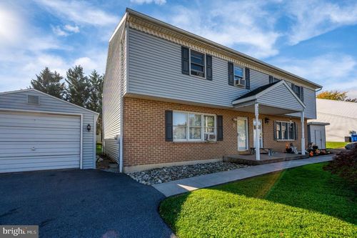 632 Leesport Ave, LEESPORT, PA, 19533-9535 | Card Image