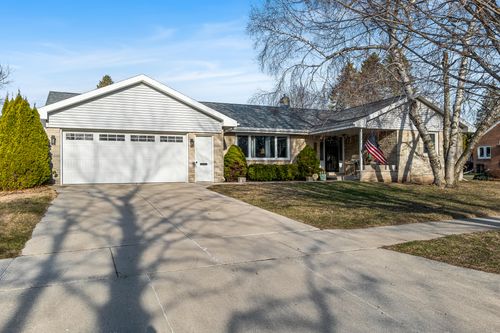 1334 N 9th St, Manitowoc, WI, 54220-2035 | Card Image