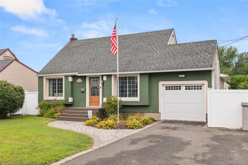 397 Buffalo Avenue, Babylon, NY, 11757 | Card Image
