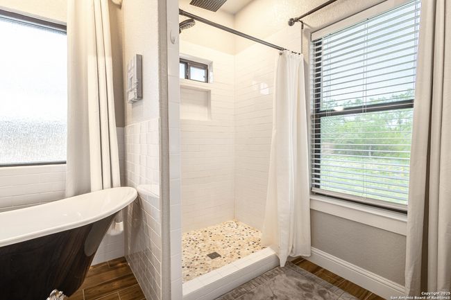 177 E Short Meadow Dr, House other with 4 bedrooms, 4 bathrooms and null parking in Lytle TX | Image 18