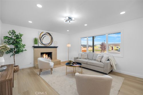 17391 Meer Cir, Huntington Beach, CA, 92647-6330 | Card Image