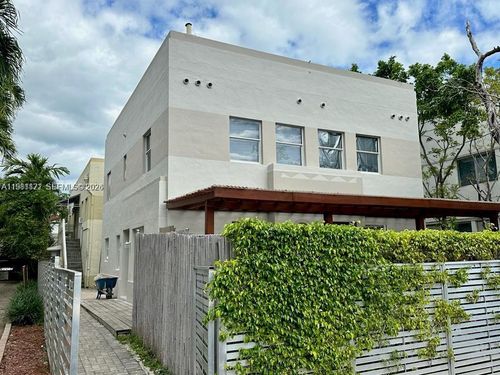 3-833 W 39th St, Miami Beach, FL, 33140-3845 | Card Image