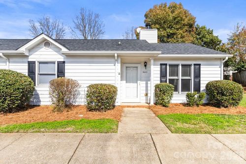 6041 Crape Myrtle Ln, Charlotte, NC, 28216-1415 | Card Image