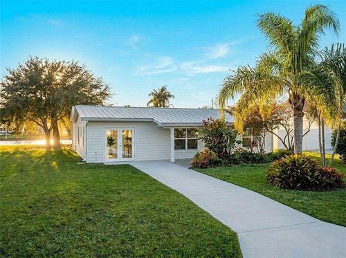 241 14th Pl, Vero Beach, FL, 32960-5841 | Card Image