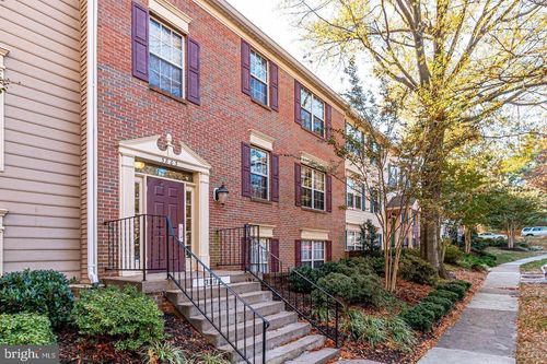 apt-302-3803 Green Ridge Ct, FAIRFAX, VA, 22033-2638 | Card Image