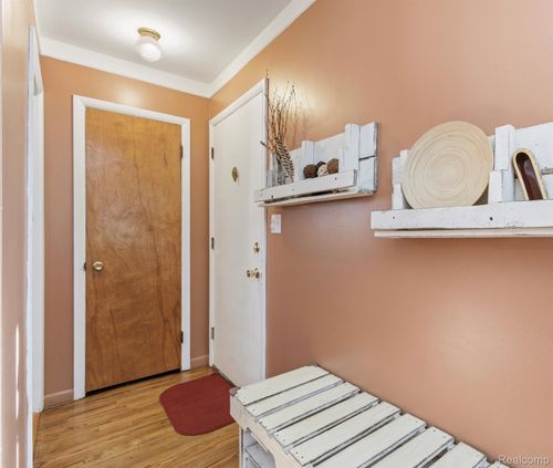 18527 Gaylord, Redford, MI, 48240-1971 | Card Image