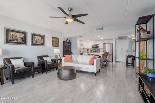 704-7950 E Camelback Rd, Scottsdale, AZ, 85251-2615 | Card Image