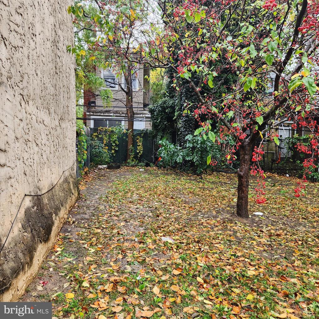Land in PHILADELPHIA 2