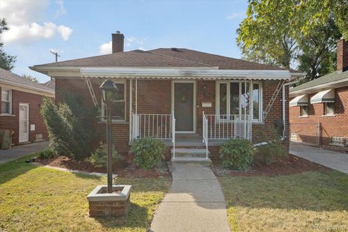 19249 Pinecrest Dr, Allen Park, MI, 48101-2364 | Card Image