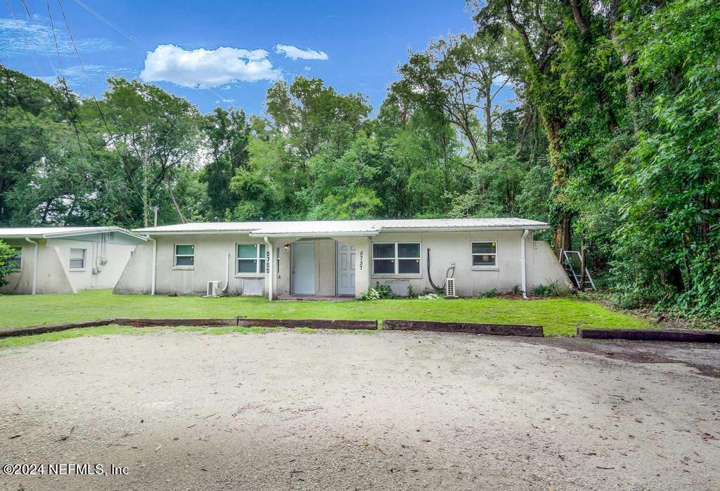 Antoinette Ln, Jacksonville, FL 32244