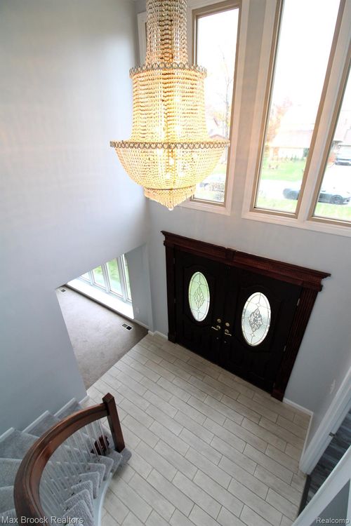 6895 Indian Creek Dr, West Bloomfield, MI, 48322-3118 | Card Image