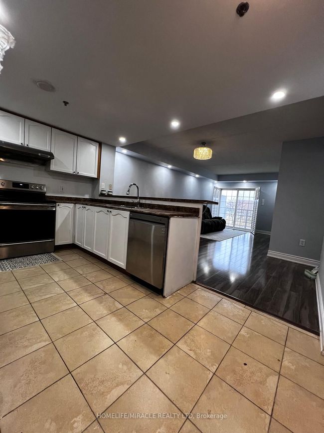 201 - 7428 Markham Rd, Condo with 2 bedrooms, 2 bathrooms and 1 parking in Markham ON | Image 4