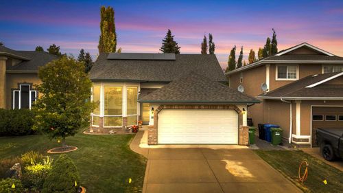 18 Asmundsen Close, Red Deer, AB, T4R2X6 | Card Image