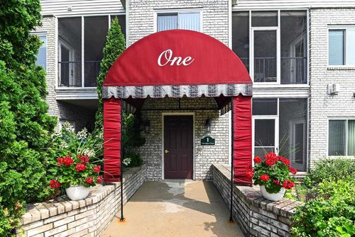 102-1 Cherokee Cir, Madison, WI, 53704-8487 | Card Image
