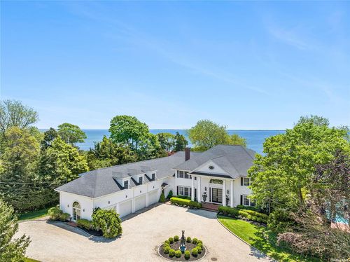 8 Titus Ln, Bellport, NY, 11713-2618 | Card Image