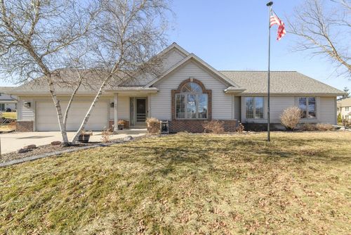 767 Alex Court, Pewaukee, WI, 53072 | Card Image