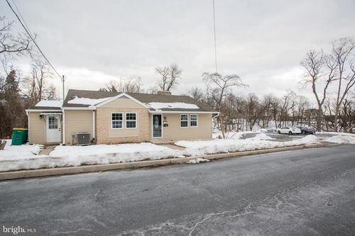99 E Perry St, ENOLA, PA, 17025-2533 | Card Image