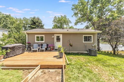 529 Timber Ln, Brooklyn, MI, 49230-9313 | Card Image