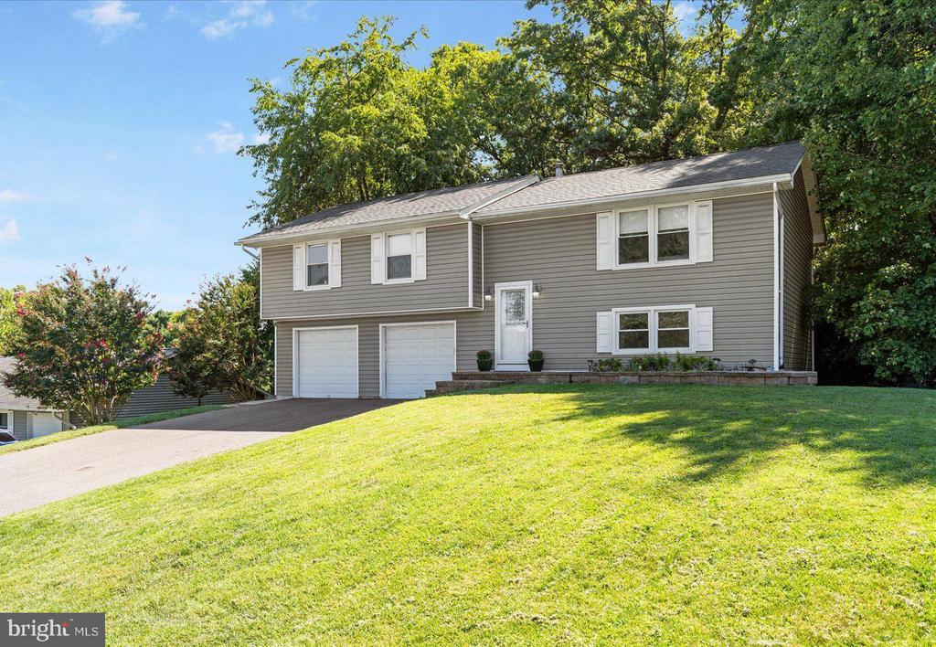 Setter Dr, Elkridge, MD 21075