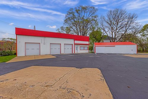 319 S Adams Ave, Freeport, IL, 61032-5118 | Card Image