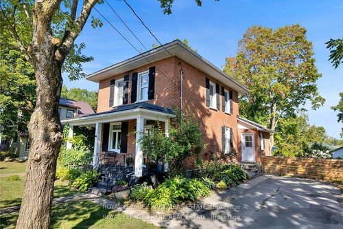 18 Nassau St, Lakefield, ON, K0L2H0 | Card Image