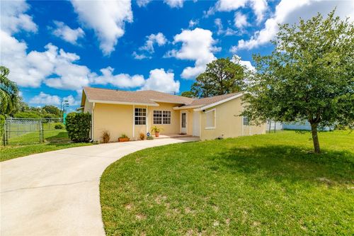 124 Englar Dr, SEBASTIAN, FL, 32958-5604 | Card Image