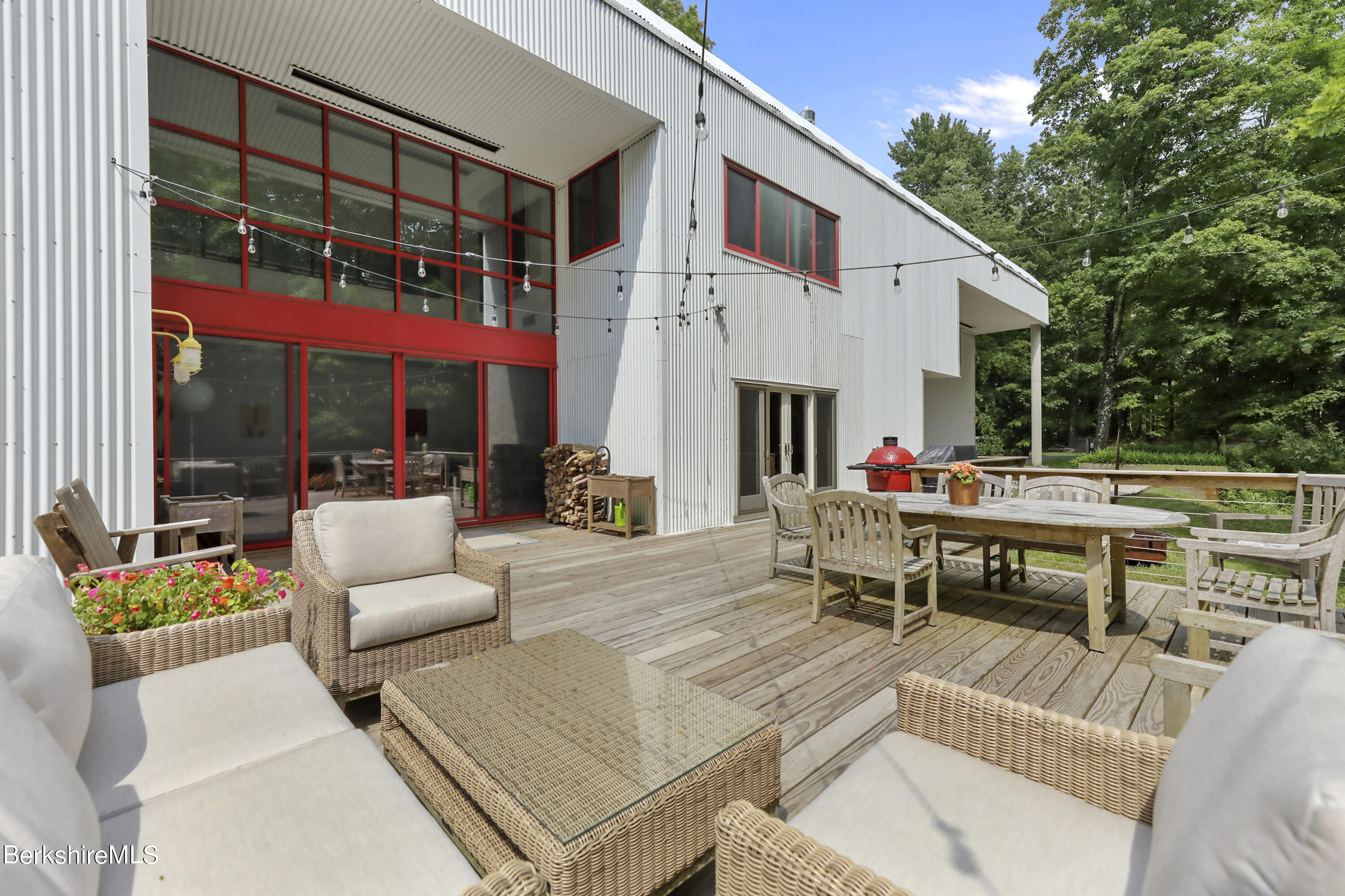 Oxbow Rd, Great Barrington, MA 01230