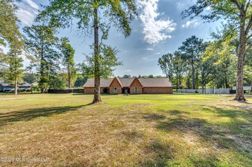 559 N Springlake Cir, Terry, MS, 39170-7102 | Card Image