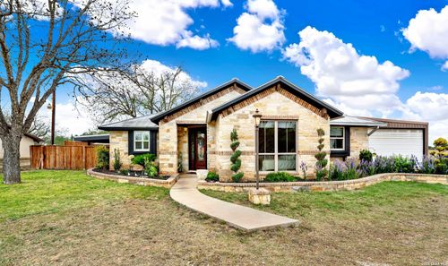 768 County Road 664, Devine, TX, 78016-4685 | Card Image