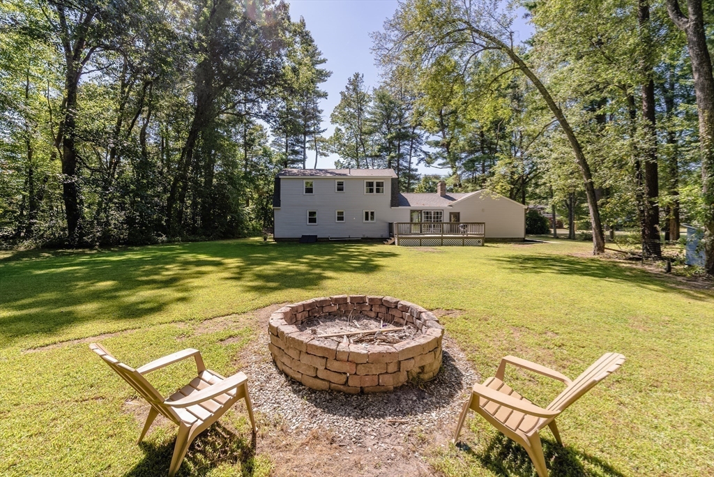 Allen Crest St, Hampden, MA 01036