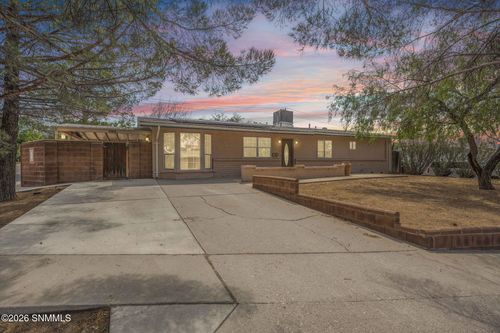 925 Delta Dr, Las Cruces, NM, 88001-1422 | Card Image