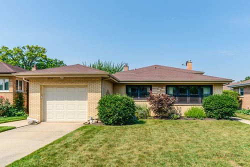 8928 Oswego Ave, Morton Grove, IL, 60053-1931 | Card Image