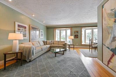 8 Comet Crt, House other with 3 bedrooms, 2 bathrooms and 4 parking in North York ON | Image 3