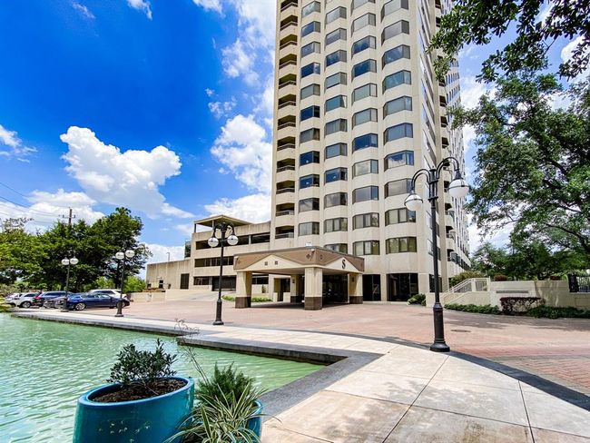 The grounds at Spires | Image 21