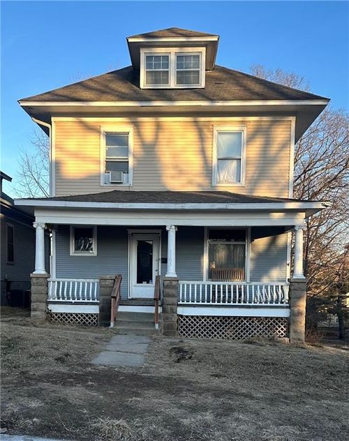 1105 S 15th St, Saint Joseph, MO, 64503-2526 | Card Image