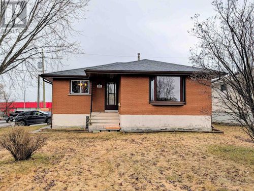 200 Kensington Dr, Thunder Bay, ON, P7C2A5 | Card Image