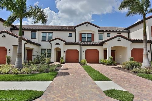 19-102-15145 Palmer Lake Cir, NAPLES, FL, 34109-9042 | Card Image
