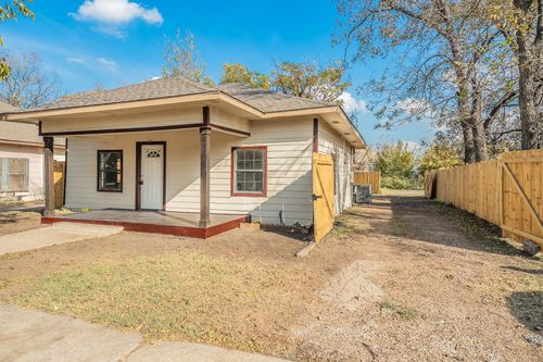 2141 S Jennings Ave, Fort Worth, TX, 76110-2135 | Card Image