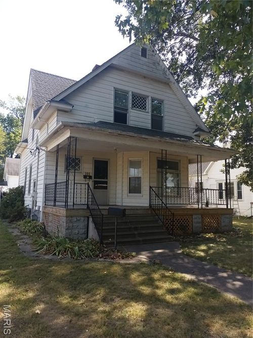 101 W South St, Nokomis, IL, 62075-1637 | Card Image