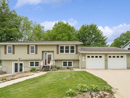 604 Colgrove Dr, Fayette, IA, 52142-9723 | Card Image